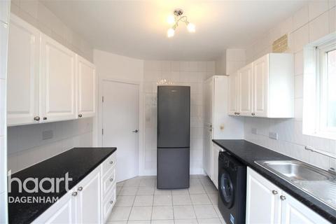 6 bedroom semi-detached house to rent, Foxlands Road Dagenham