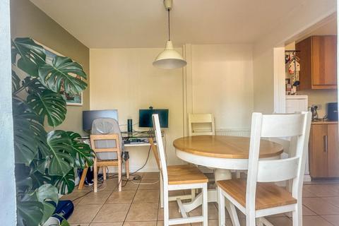 9 The Lawn, Whittlesford, Cambridge, CB22 4NG