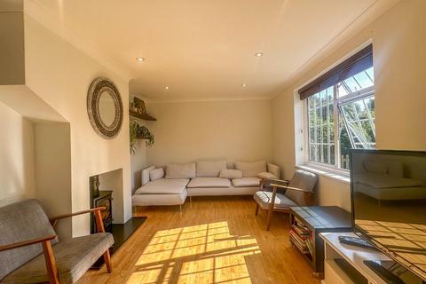 9 The Lawn, Whittlesford, Cambridge, CB22 4NG