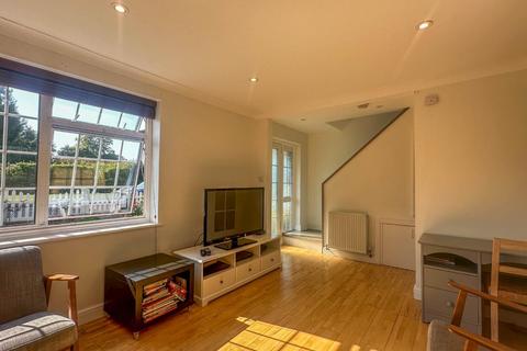 9 The Lawn, Whittlesford, Cambridge, CB22 4NG