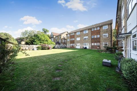 2 bedroom flat to rent, Upper Park Road Bishops Green BR1