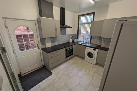 3 bedroom house to rent, Monica Grove, Levenshulme, Manchester