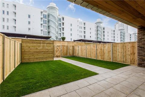 4 bedroom terraced house to rent, Starboard Way, Royal Wharf, London, E16