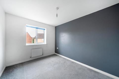 3 bedroom end of terrace house to rent, Berryfields,  Aylesbury,  HP18