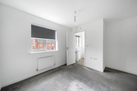 3 bedroom end of terrace house to rent, Berryfields,  Aylesbury,  HP18