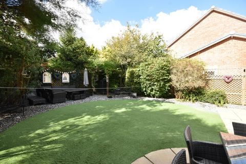 4 bedroom detached house for sale, Smallfield, Horley, RH6