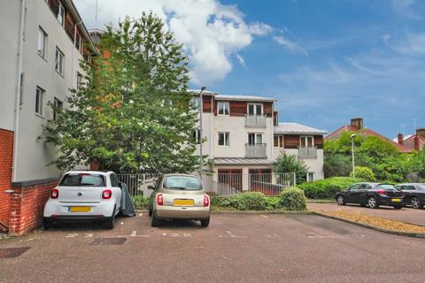 2 bedroom flat for sale, 4A Winchmore Hill Road, London N14