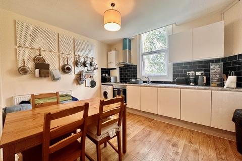 4 bedroom flat to rent, 136 South Lambeth Road, SW8 1RB