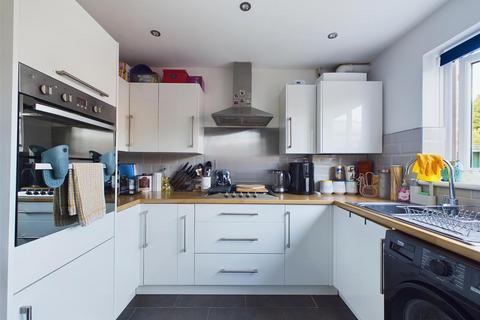 24 Barnfields, Gloucester, GL4 6WE