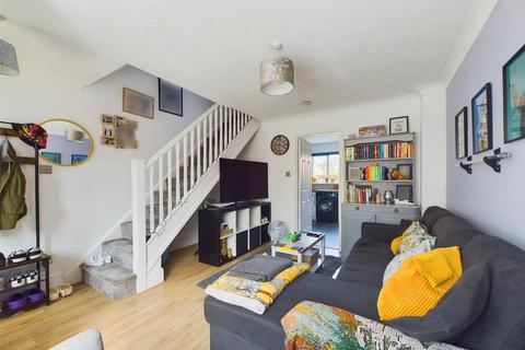 24 Barnfields, Gloucester, GL4 6WE