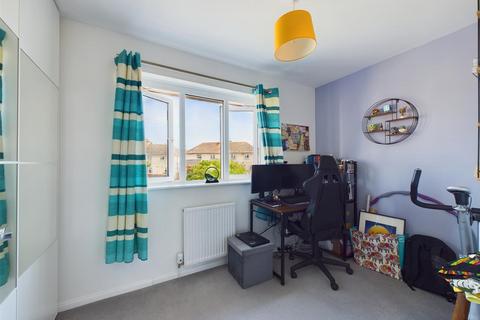 24 Barnfields, Gloucester, GL4 6WE