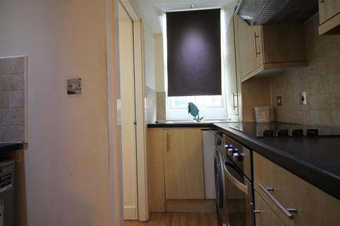 3 bedroom house to rent, Autumn Terrace, Hyde Park, Leeds