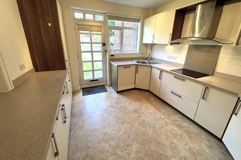 3 bedroom apartment to rent, Sandmoor Chase, Alwoodley, Leeds