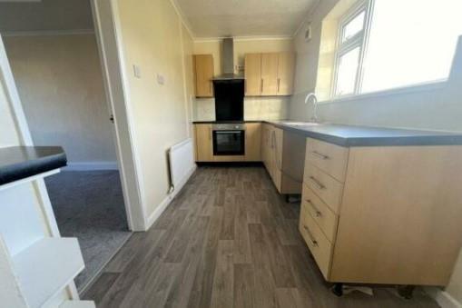Kitchen2.jpg
