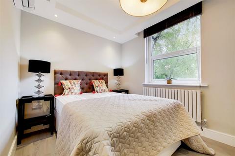 3 bedroom apartment to rent, St. Johns Wood Park, London, NW8