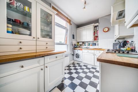 3 bedroom flat to rent, Earlsfield Road Earlsfield SW18