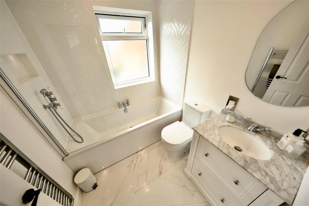 871 Spring bank - Bathroom.jpg