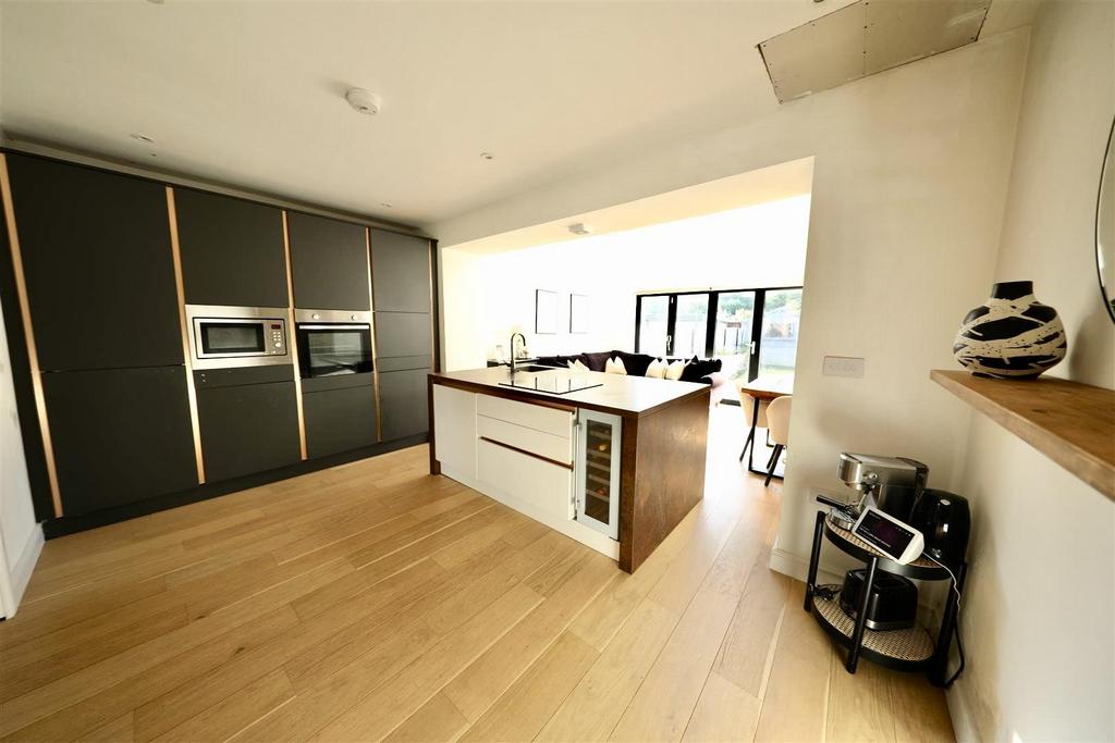 871 Spring bank - Kitchen 2.jpg
