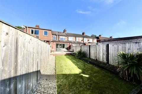 2 bedroom end of terrace house for sale, Spring Bank West, Hull