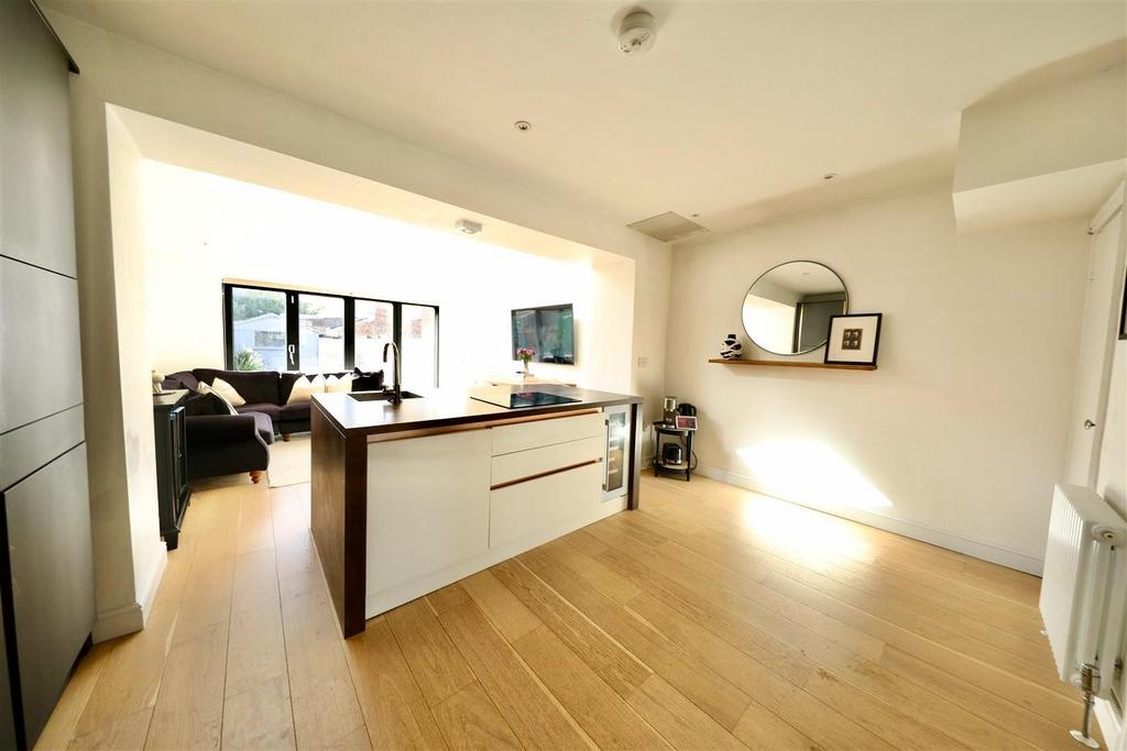 871 Spring bank - Kitchen.jpg