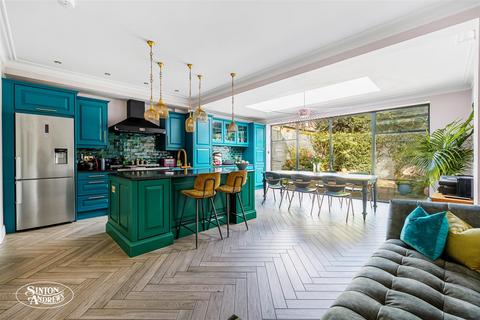 69 Midhurst Road, London, W13 9XP