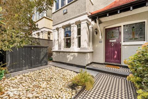 69 Midhurst Road, London, W13 9XP
