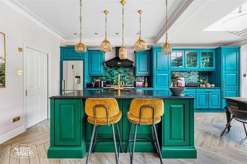 69 Midhurst Road, London, W13 9XP