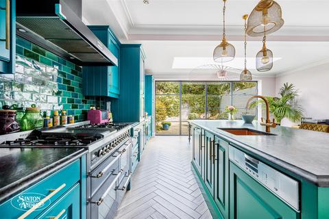 69 Midhurst Road, London, W13 9XP