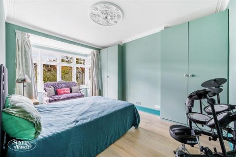 69 Midhurst Road, London, W13 9XP