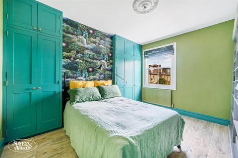69 Midhurst Road, London, W13 9XP