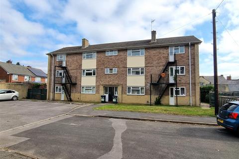 2 bedroom flat for sale, Linden Close, Calne