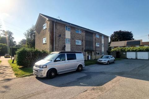 2 bedroom flat for sale, Linden Close, Calne