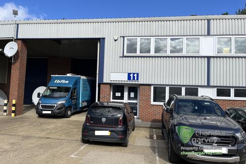 Industrial unit to rent, Farmbrough Close, Aylesbury HP20