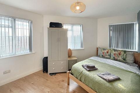 3 bedroom flat for sale, Flat 5, 571 Kingsbury Road, Kingsbury, London, NW9 9EL