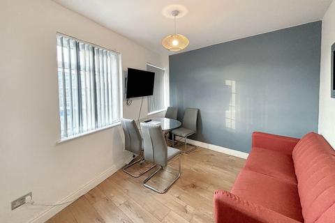 3 bedroom flat for sale, Flat 5, 571 Kingsbury Road, Kingsbury, London, NW9 9EL