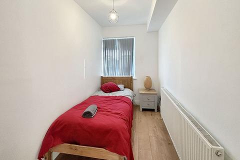 3 bedroom flat for sale, Flat 5, 571 Kingsbury Road, Kingsbury, London, NW9 9EL