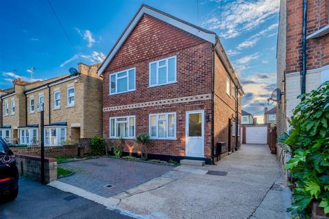 2 bedroom maisonette for sale, Stanley Road, Chingford