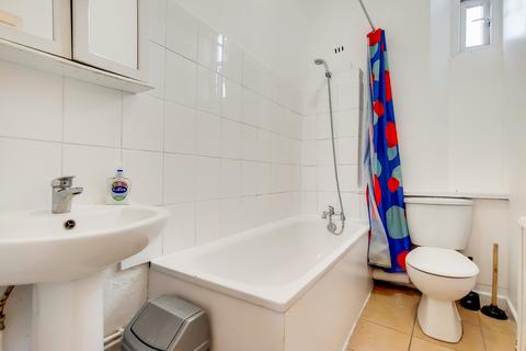 4 bedroom terraced house to rent, Dalston Lane, London E8