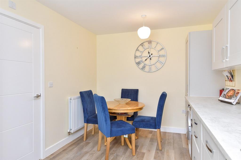 Kitchen/ Dining Room