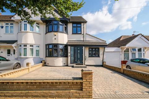 4 bedroom end of terrace house for sale, Russell Road, Chingford