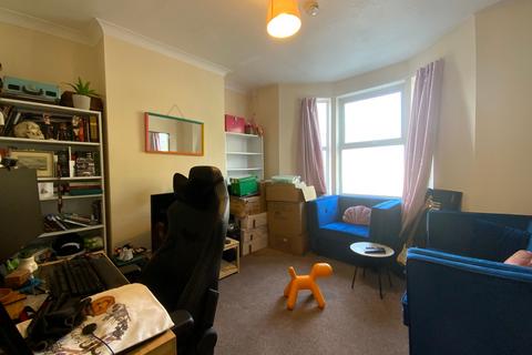 1 bedroom ground floor flat to rent, High Street, Aylesbury, HP20