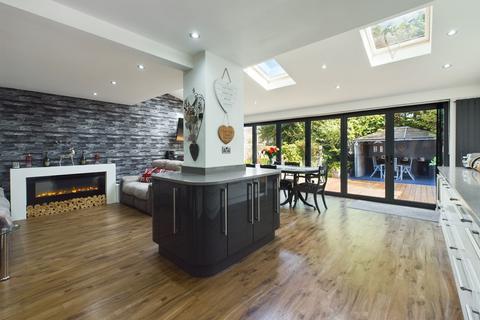 7 Acorn Way, Silverstone, Towcester, NN12 8DQ
