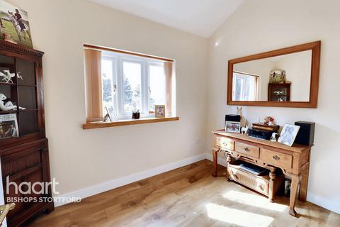 19 Hill Hall, Theydon Mount, Epping, CM16 7QQ