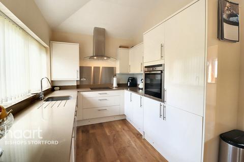 19 Hill Hall, Theydon Mount, Epping, CM16 7QQ