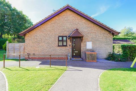 1 bedroom bungalow for sale, Beckford Croft, Dorridge, B93