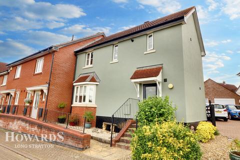 3 bedroom semi-detached house for sale, Oakfield Road, Long Stratton