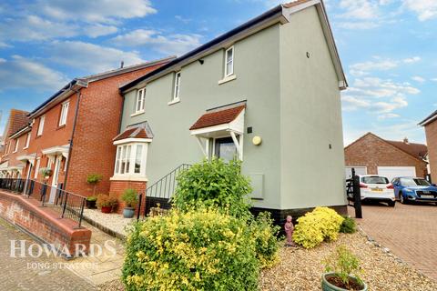 3 bedroom semi-detached house for sale, Oakfield Road, Long Stratton