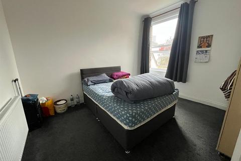 2 bedroom apartment to rent, London Road, Wembley