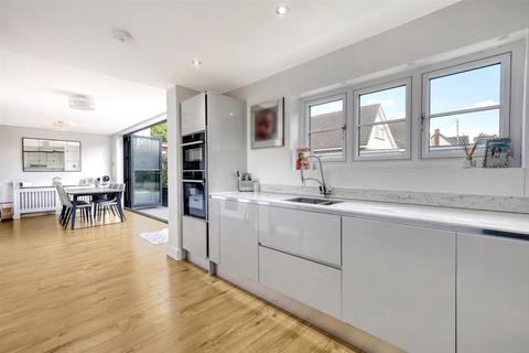 24 Bellevue Road, Billericay, CM12 9HB