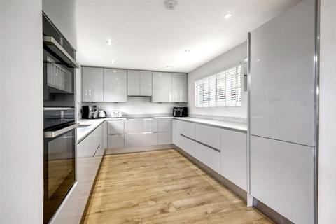 24 Bellevue Road, Billericay, CM12 9HB
